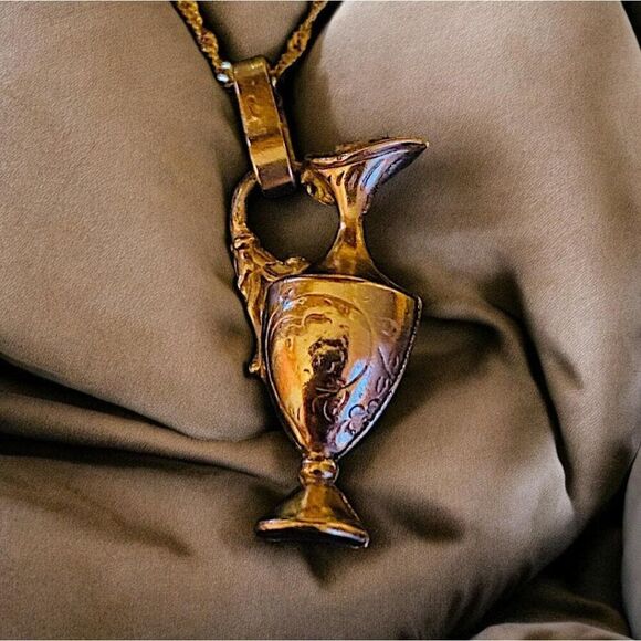 ANTIQUE- 10k Gold Vase Necklace -Ritual Amphora Pendant- Victorian Era -1.6g - Picture 1 of 9